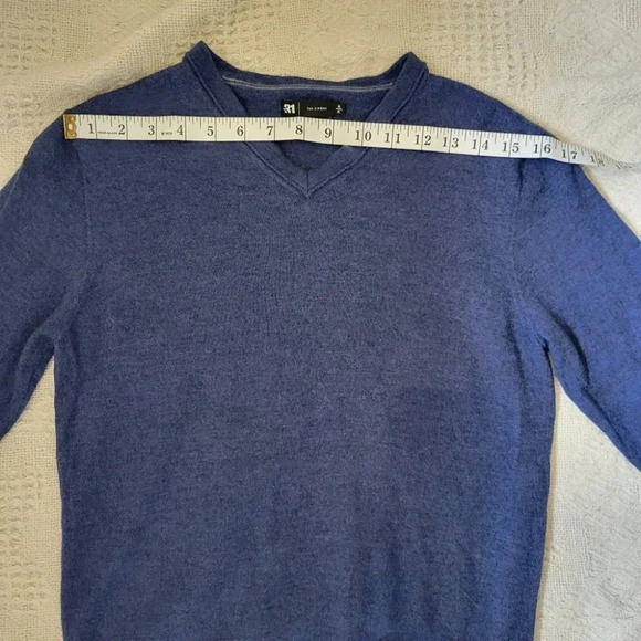 Blue Wool  knit V-neck sweater - Picture 7 of 9